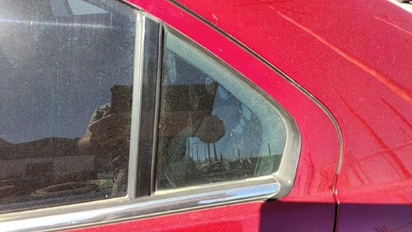 06-12 Ford Fusion Driver Left Rear Vent Window Back Door Glass With Frame Oem — photo 1