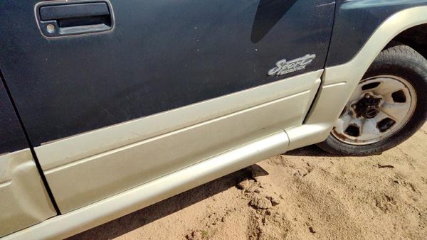 1996 97 Suzuki Sidekick Passenger Right Front Moulding From Door Oem Trim Strip — photo 4