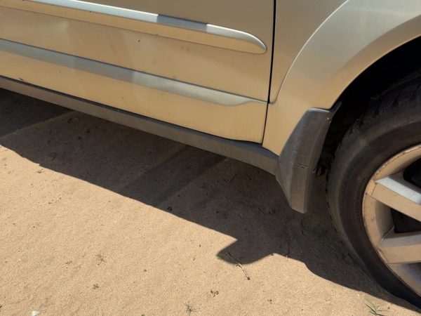 05-09 Legacy Outback Passenger Right Lower Rocker Panel Moulding Side Skirt 9J — photo 2