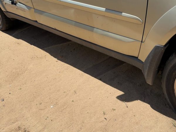 05-09 Legacy Outback Passenger Right Lower Rocker Panel Moulding Side Skirt 9J — photo 1