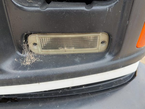96-02 Express Van 2500 Driver Left Front Turn Signal Light Lamp Lower Mounted — photo 1