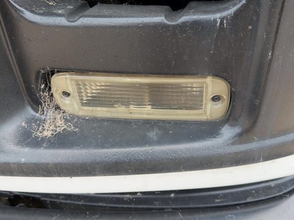 96-02 Express Van 2500 Driver Left Front Turn Signal Light Lamp Lower Mounted — photo 2