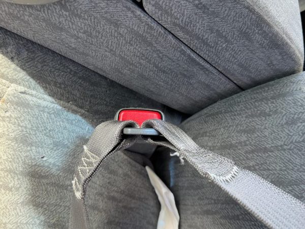 2002-2005 Buick Lesabre Driver Left Front Seat Belt Buckle Receiver Oem Gray 93C — photo 3
