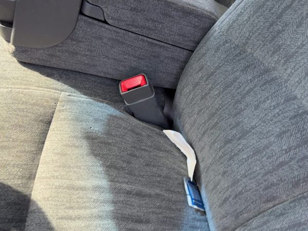 2002-2005 Buick Lesabre Driver Left Front Seat Belt Buckle Receiver Oem Gray 93C — photo 2
