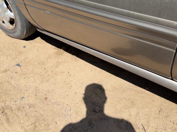 00-05 Lesabre Driver Left Lower Rocker Panel Moulding Oem Custom Bronzemist 54U — photo 2