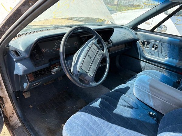 1993 Oldsmobile 88 — vehicle photo 3