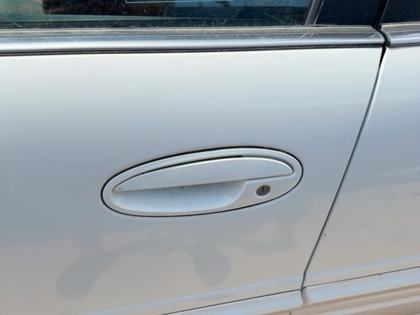 2000-2005 Buick Lesabre Driver Left Front Outside Door Handle Oem White 40U — photo 1