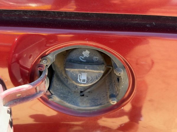 2001-2005 Chevy Venture Fuel Filler Neck Assembly With Gas Cap Oem 25827595 — photo 3