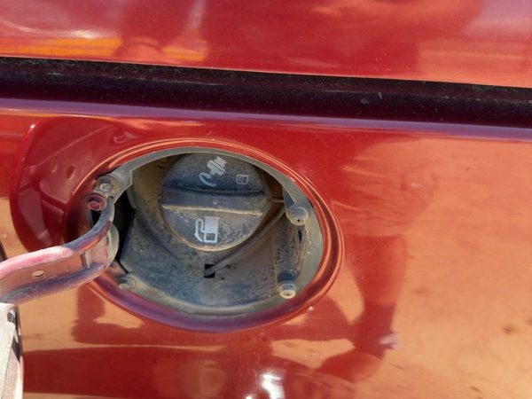 2001-2005 Chevy Venture Fuel Filler Neck Assembly With Gas Cap Oem 25827595 — photo 4