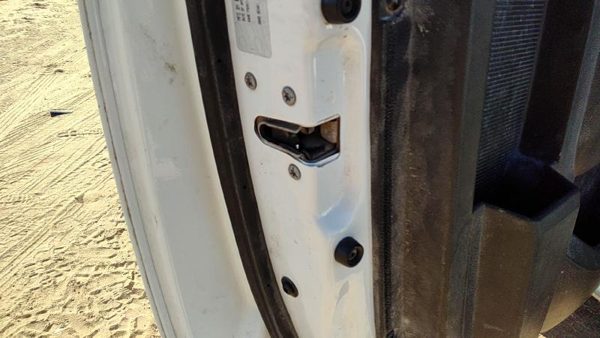 13-16 Dodge Ram 4500 Driver Left Front Door Latch With Rods/Cables Regular Cab — photo 5