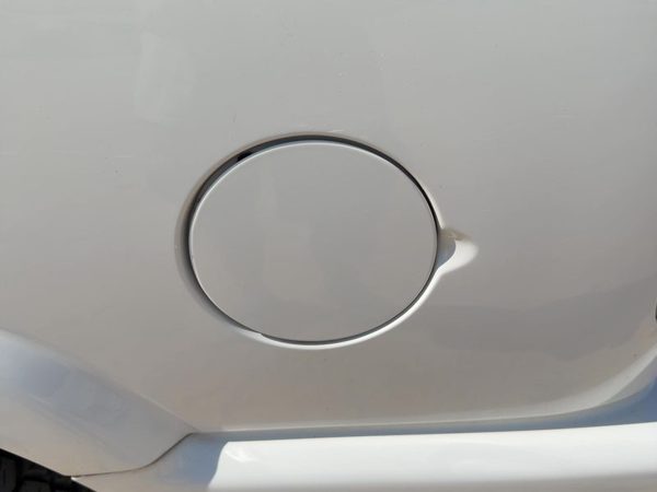 96-05 Chevy S10 Blazer Fuel Tank Door With Hinge Gas Lid Oem Filler White 50U — photo 1