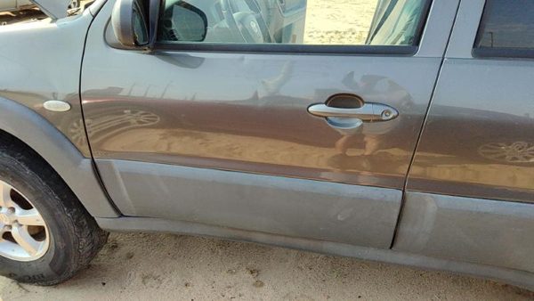 2005 Mazda Tribute Front Door LH Gray Cx — photo 1