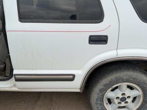 1998 Blazer S10/jimmy S15 Rear Door LH White 50U — photo 1