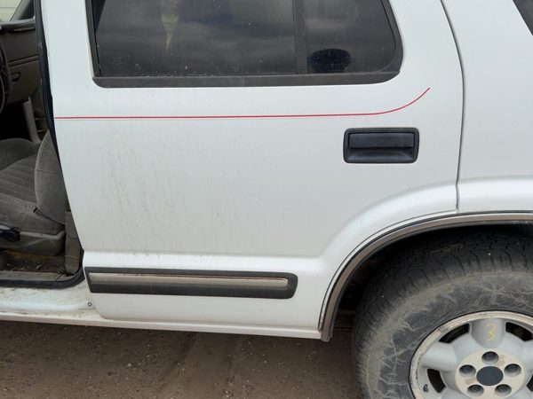 1998 Blazer S10/jimmy S15 Rear Door LH White 50U — photo 4
