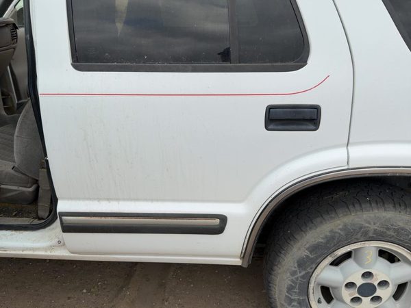 1998 Blazer S10/jimmy S15 Rear Door LH White 50U — photo 3