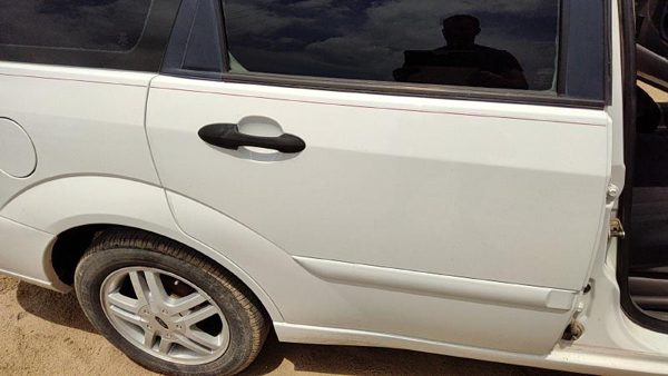 2000 Ford Focus Rear Door RH White Yz — photo 3