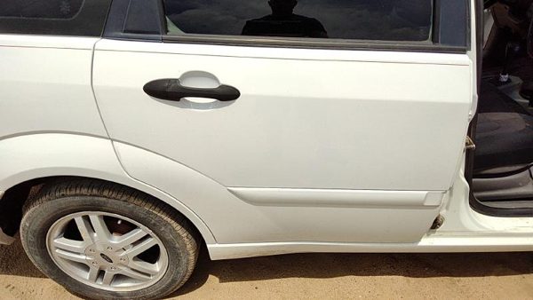 2000 Ford Focus Rear Door RH White Yz — photo 2