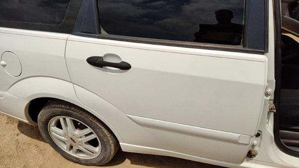 2000 Ford Focus Rear Door RH White Yz — photo 5