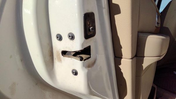 2007-2017 Lincoln Navigator Driver Left Rear Door Latch With Rods/Cables Back — photo 1