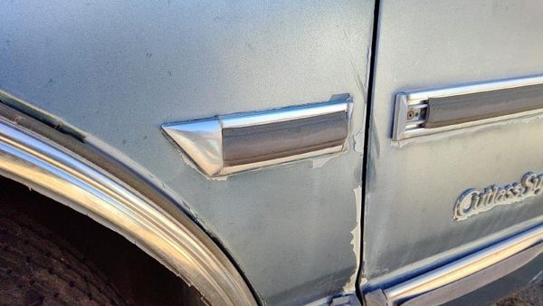 1989 Oldsmobile Cutlass Supreme Fender Moulding LH — photo 2