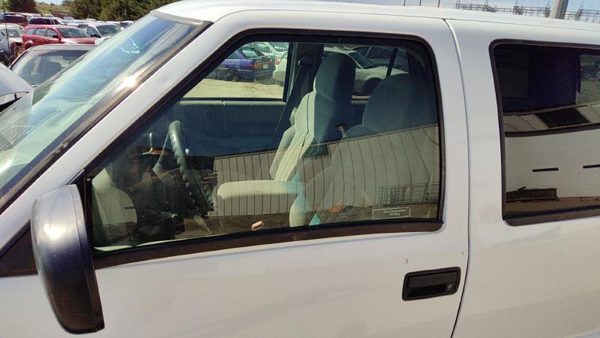 1995-2005 S10 Blazer Driver Left Front Side Window Door Glass Oem 15761466 — photo 1