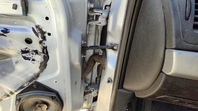 05-10 Chevy Cobalt Driver Left Upper Lower Door Hinge Pair Set Oem Lh