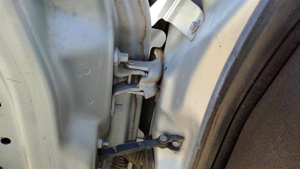05-10 Chevy Cobalt Driver Left Upper Lower Door Hinge Pair Set Oem Lh — photo 2