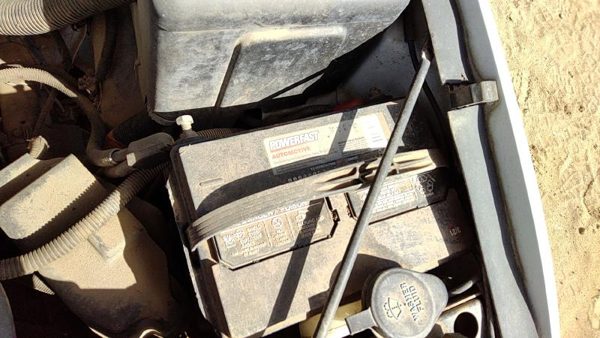 99-07 Silverado 1500 Complete Battery Box Mount Tray With Hold Down Oem 5.3L — photo 1