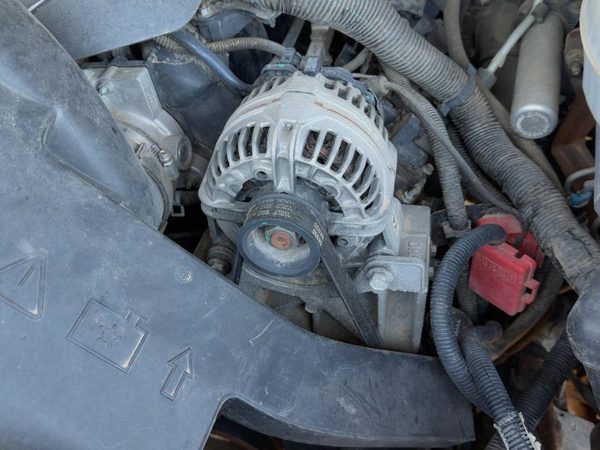 2005-2006 Chevy Suburban 1500 Alternator 5.3L 15128978 — photo 1