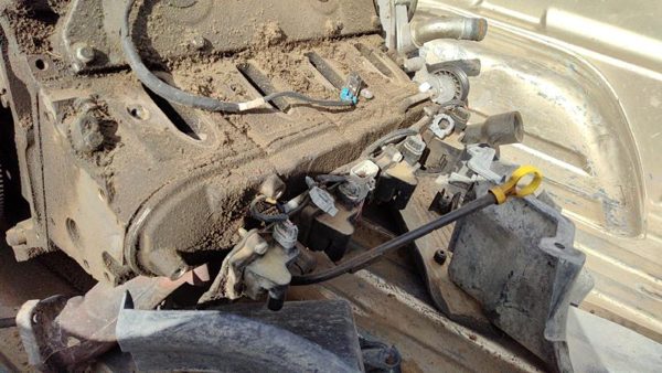2004 Chevy Silverado 1500 Valve Cover 5.3L 12570428 — photo 2