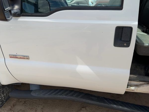 2005 Ford F350 Front Door LH White — photo 1