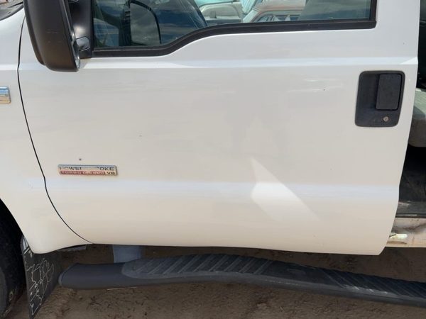 2005 Ford F350 Front Door LH White — photo 2