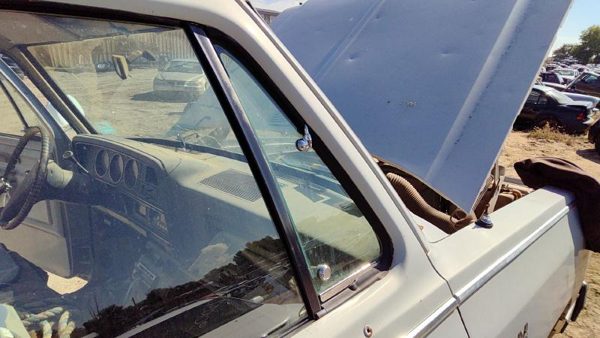 81-86 Dodge D350 Passenger Right Front Vent Window Small Door Glass With Frame — photo 2