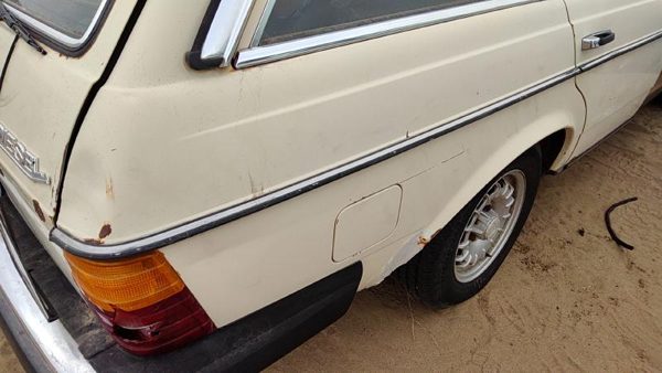 1979-1985 Mercedes 300Td Passenger Right Rear Moulding On Quarter Panel Oem — photo 1