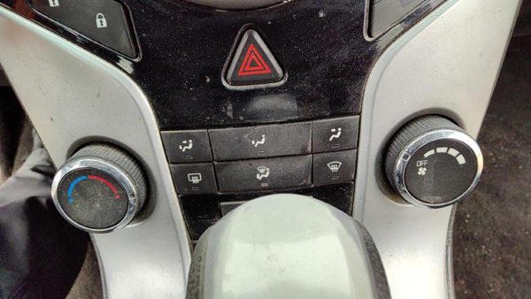 2011 Chevy Cruze Heater A/c Control Temperature Module In Dash AC Head Unit OEM — photo 3
