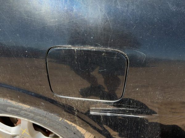 96 Nissan Maxima Fuel Tank Door With Hinge Gas Lid Oem Filler 4-Door Sedan Black — photo 1