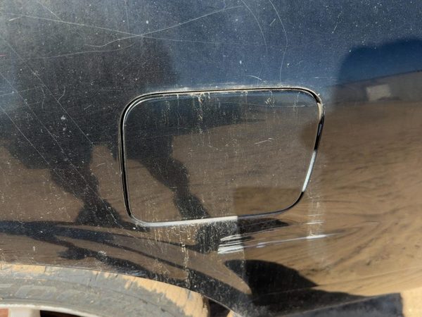 96 Nissan Maxima Fuel Tank Door With Hinge Gas Lid Oem Filler 4-Door Sedan Black — photo 3