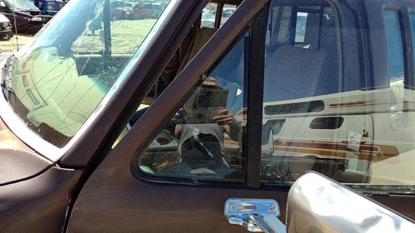 80-91 Ford F150 Driver Left Front Vent Window Small Door Glass With Frame Oem — photo 2