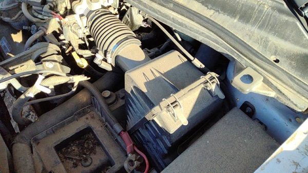 04-07 Freestar Complete Air Intake Cleaner Filter Box Housing With Tube 3.9L — photo 3