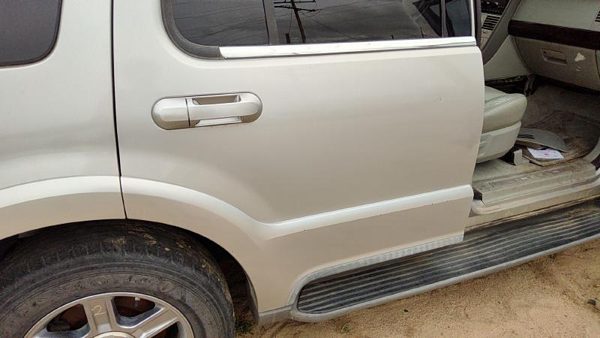 2003 Lincoln Aviator Rear Door RH Silver Jp — photo 5