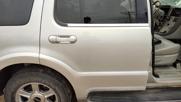 2003 Lincoln Aviator Rear Door RH Silver Jp — photo 1