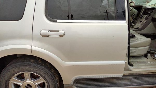 2003 Lincoln Aviator Rear Door RH Silver Jp — photo 2