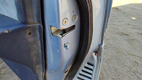 1988-1989 Honda Civic Passenger Right Front Door Latch With Rods/Cables Oem — photo 2