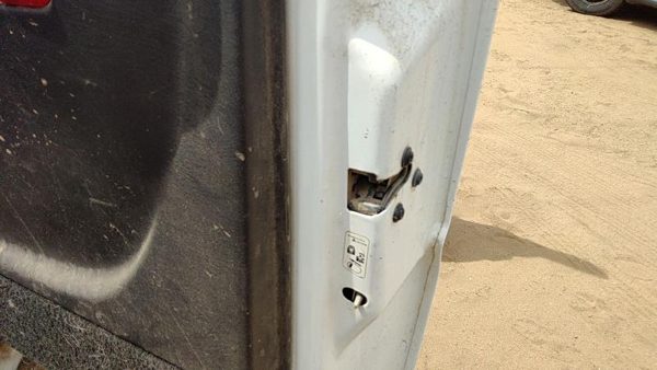 2001-07 Silverado 2500 Hd Passenger Right Rear Door Latch With Rods/cables Back — photo 5