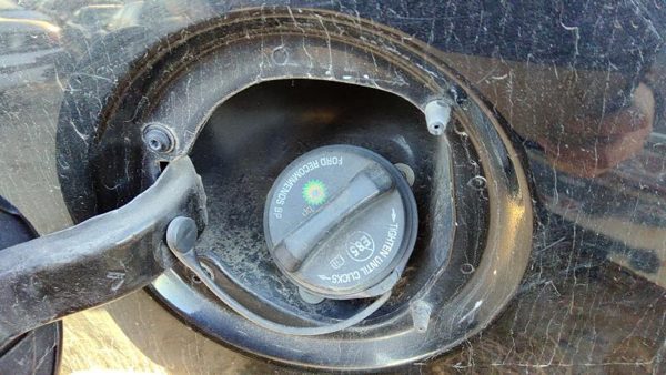 2007-2008 Ford Expedition Fuel Filler Neck Assembly With Gas Cap Oem 7L1z9034a — photo 2