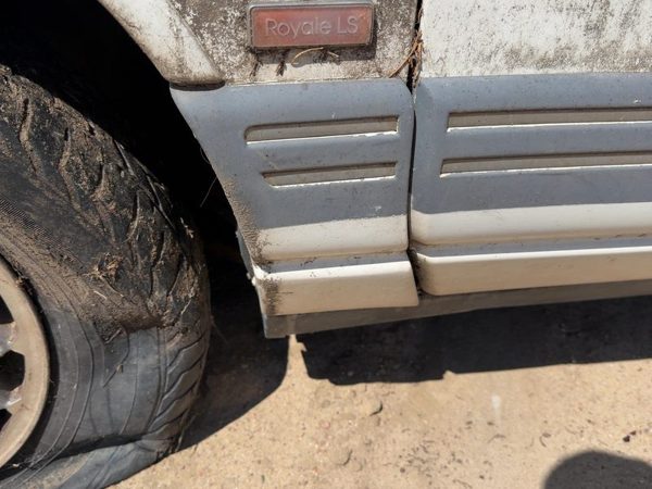 92-95 Olds Eighty Eight Driver Left Moulding From Fender Oem Trim Strip White — photo 2