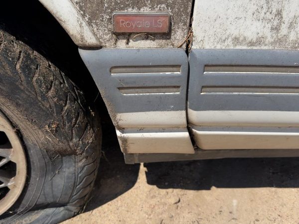 92-95 Olds Eighty Eight Driver Left Moulding From Fender Oem Trim Strip White — photo 3