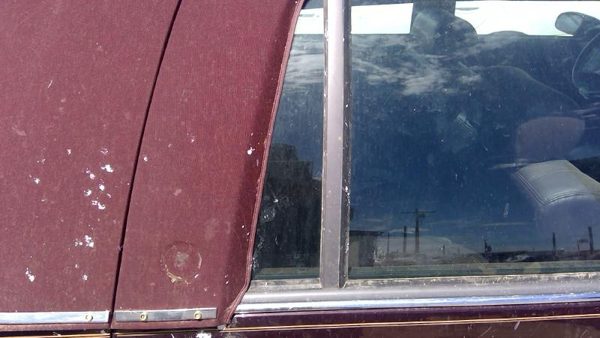 93 Cadillac Fleetwood Passenger Right Rear Vent Window Back Door Glass Wh Frame — photo 1