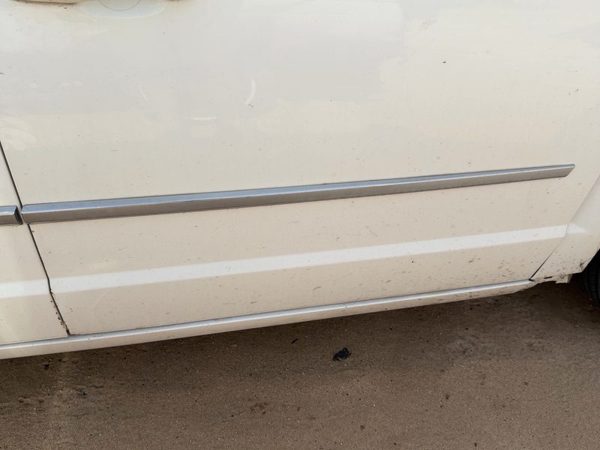 10-16 Town & Country Passenger Right Front Moulding From Door Oem Trim Strip — photo 1