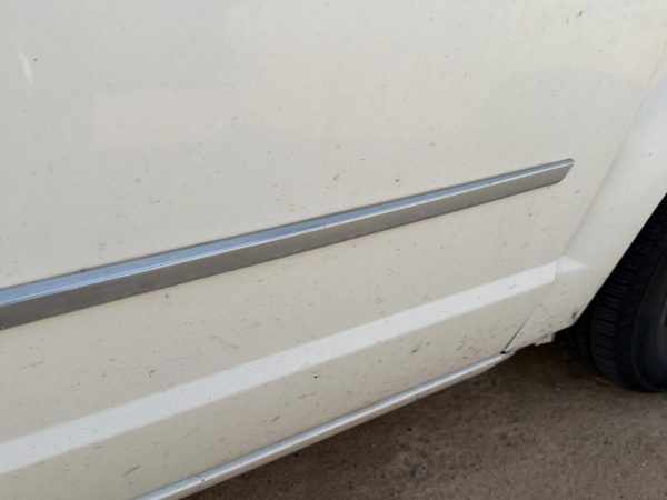 10-16 Town & Country Passenger Right Front Moulding From Door Oem Trim Strip — photo 3